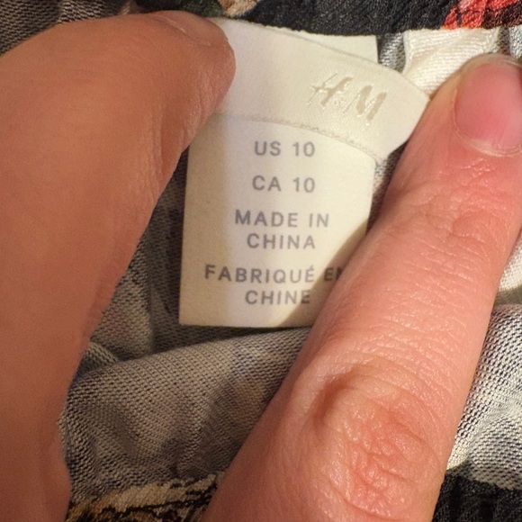 H&M Black Floral High Waist Women's Shorts - Picture 2 of 3